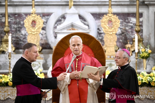 28일(현지시간) 튀르키예 이스탄불의 성령대성당에서 교황 레오 14세가 강론 중이다. [이스탄불 EPA=연합뉴스]