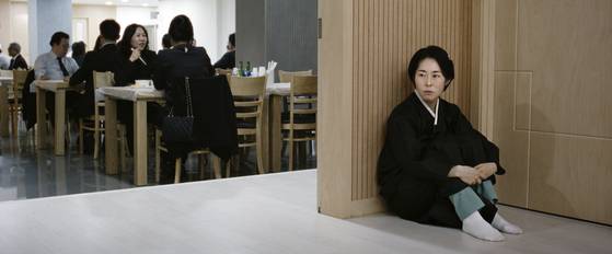 영화 '고당도'는 급전을 마련하기 위해 뇌사 상태 아버지의 가짜 장례식을 치르는 남매의 이야기다. 사진 트리플픽쳐스