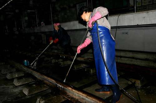 ▲ 여성 청소 노동자. ⓒ프레시안