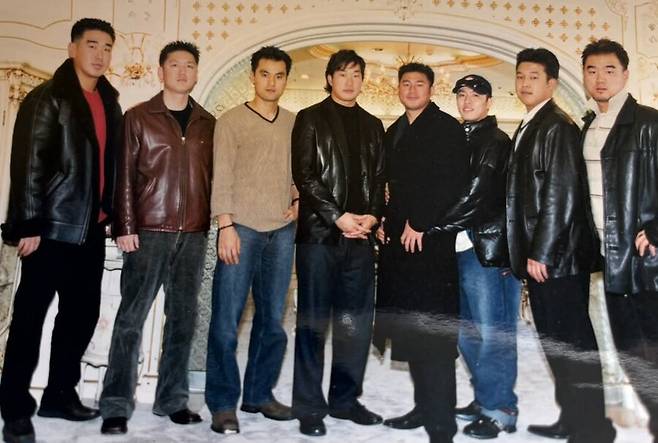 ▲ 박찬호가 자신의 인스타그램을 통해 추억의 사진 1장을 공개했다. 왼쪽부터 권윤민, 김선우, 박찬호, 봉중근, 서재응, 김병현, 안병학, 송승준이 나란히 서있다. ⓒ박찬호 인스타그램