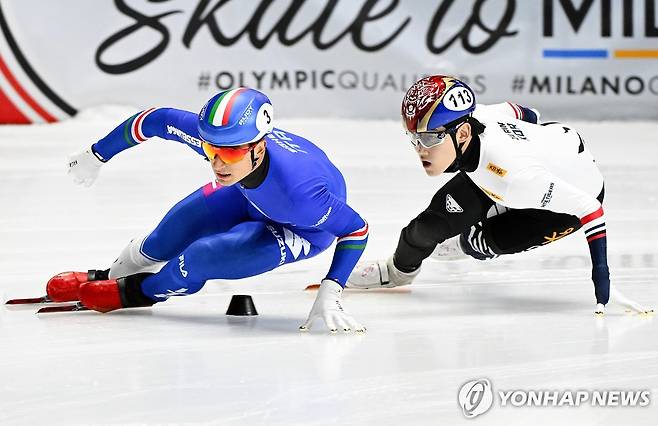 경쟁하는 임종언(오른쪽) [AP=연합뉴스]