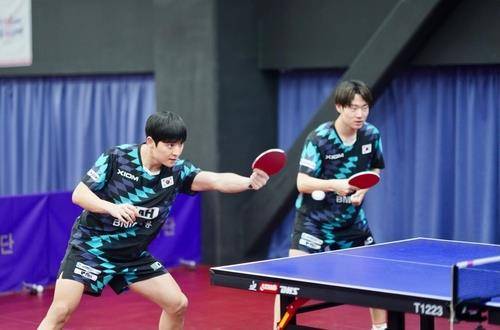 남자복식 호흡 맞춘 박강현(왼쪽)과 오준성 [촬영 이동칠]