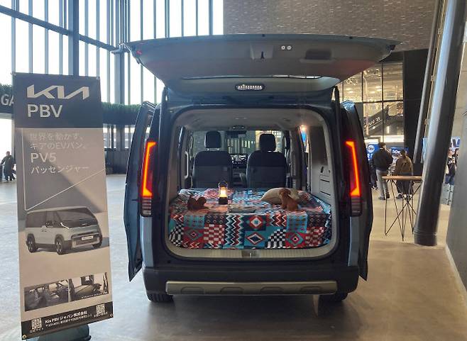 ‘한일 드림 플레이어즈 게임 2025’에 전시된 PV5 패신저의 모습.