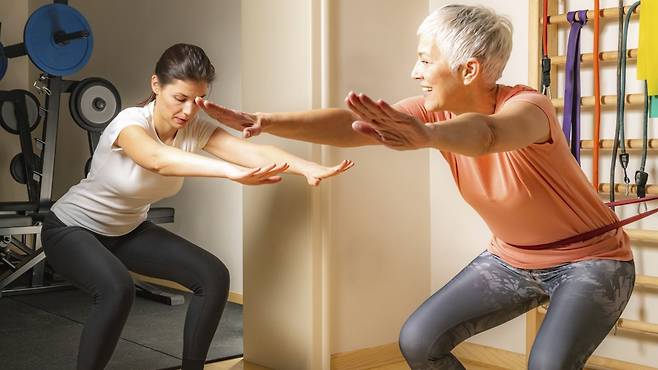 스쿼트 같은 맨몸 운동 만으로도 충분한 운동 효과를 가질 수 있다｜출처: 클립아트코리아