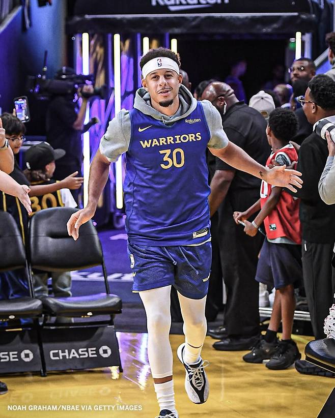 사진은 비시즌 골든스테이트와 계약을 맺은 세스 커리. 사진=ESPN