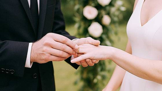 A photo of a couple getting married [JOONGANG ILBO]