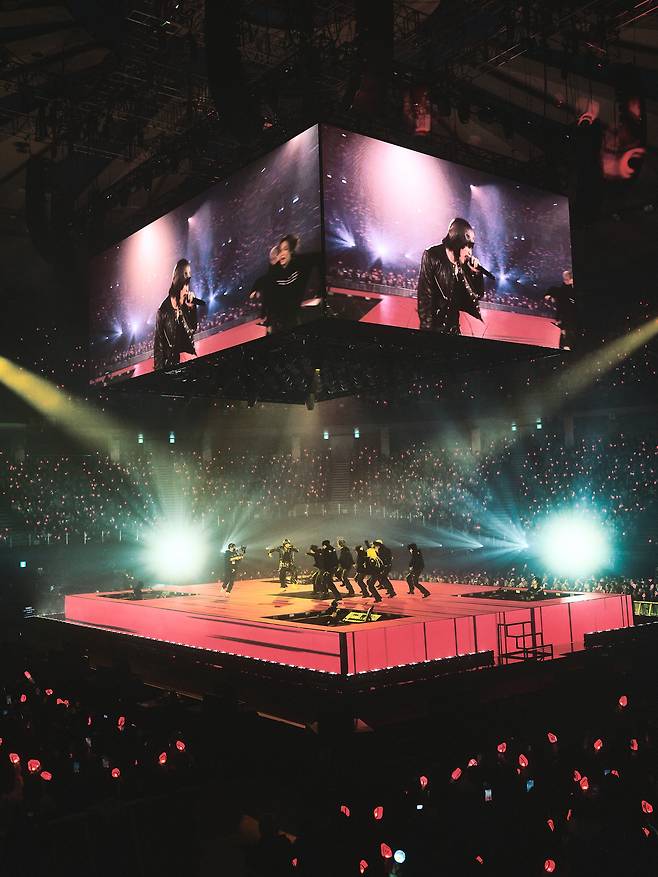 Woodz performs in his "WOODZ PREVIEW CONCERT : index_00" concert. [EDAM ENTERTAINMENT]