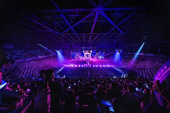 Girl group NMIXX performs during its first world tour, ″Episode 1: Zero Frontier,″ held at Inspire Arena in Incheon on Nov. 29 and 30. [JYP ENTERTAINMENT]