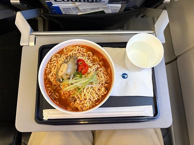 파라타항공의 시그니처 라면/사진=김지은 여행+ 기자