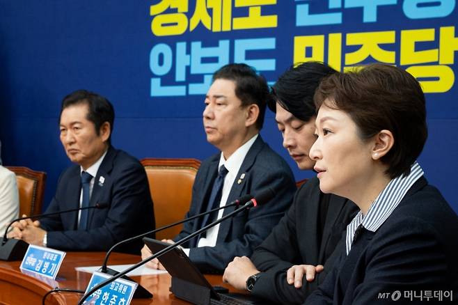(서울=뉴스1) 유승관 기자 = 이언주 더불어민주당 최고위원이 24일 서울 여의도 국회에서 열린 최고위원회의에서 모두 발언을 하고 있다. 2025.11.24/뉴스1  Copyright (C) 뉴스1. All rights reserved. 무단 전재 및 재배포,  AI학습 이용 금지. /사진=(서울=뉴스1) 유승관 기자