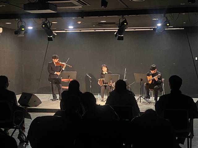 지난해 서울 양천구 문화진흥기금을 지원받은 예술가가 반도네온 공연을 하고 있다. 양천구청 제공