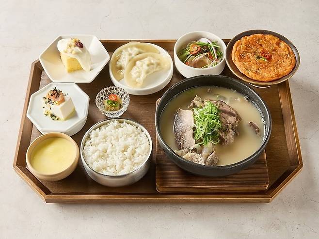 곰탕랩의 콜라겐 사골곰탕. 곰탕랩