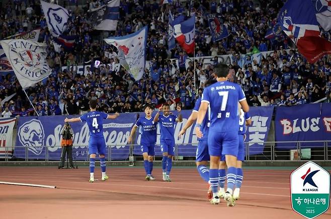 [서울=뉴시스]승격 노리는 K리그2 수원 삼성. (사진=한국프로축구연맹 제공)