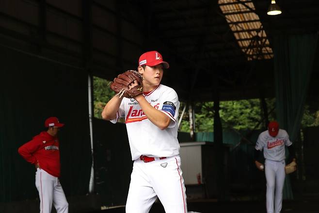 ▲ 선발로 전향해 2026년 시즌을 정조준하고 있는 파이어볼러 조요한 ⓒSSG랜더스