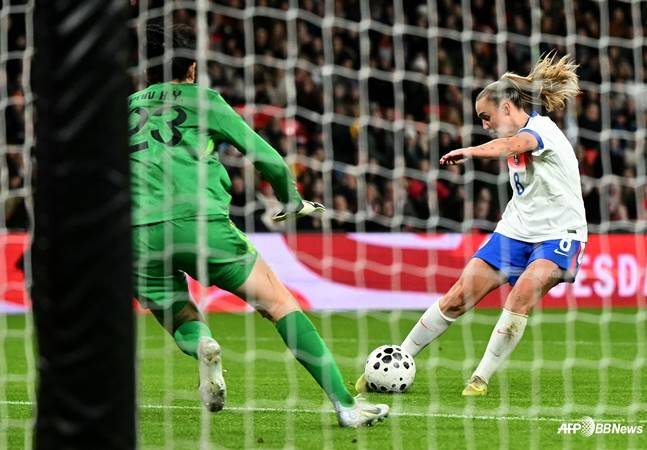 중국 여자축구 국가대표팀과 잉글랜드 여자 축구 국가대표팀의 경기 중. /AFPBBNews=뉴스1