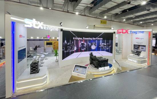 이집트에서 열리는 방산 전시회 'EDEX 2025(Egypt Defense Expo)'에 STX엔진이 홍보부스. STX엔진은 독자적으로 개발한 'SMV1000 엔진'과 수출형 해안감시레이더 ·TASS(예인형 소나) 시스템 등을 중점 홍보한다.