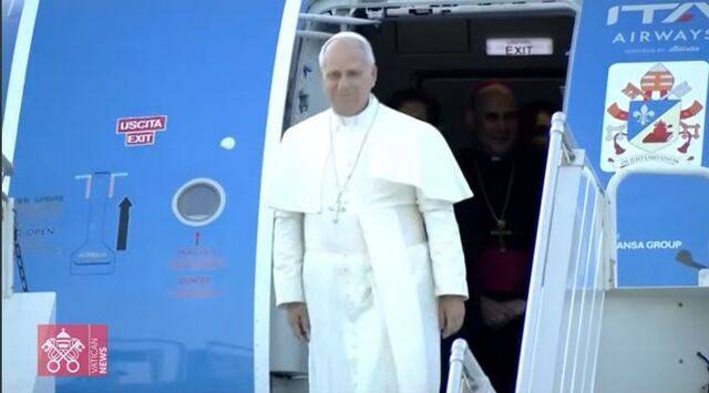 레바논에 도착한 교황 레오 14세는 청년들이 백향목처럼 강하게 자라 희망으로 세상을 꽃피우기를 당부했다. 출처 바티칸 뉴스.