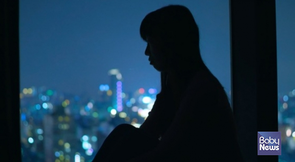 국민 10명 중 9명이 '은둔형 외톨이' 문제를 심각하게 인식했으며 은둔형 외톨이에 대한 정부의 지원을 모든 연령대로 확대해야 한다는 의견을 보였다. ⓒ베이비뉴스