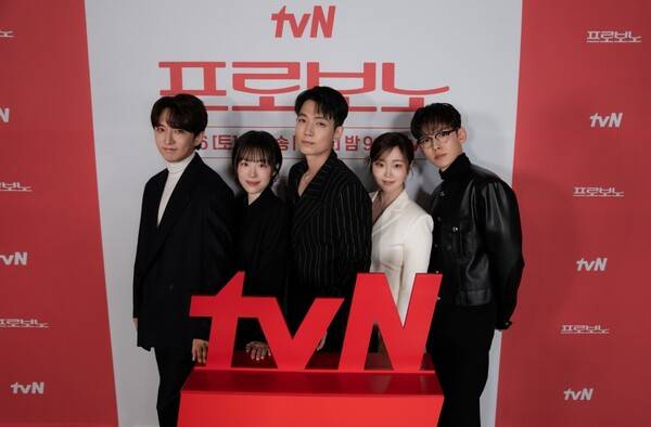 (왼쪽부터) 윤나무, 소주연, 정경호, 서혜원, 강형석 / 사진=tvN