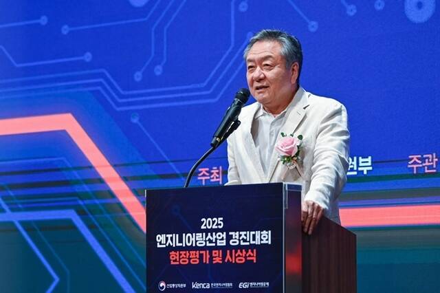 이해경 한국엔지니어링협회장은 2일 '엔지니어링산업 진흥법' 개정안이 공포된 데 대해 "산업 전반 신뢰도 향상과 공정한 시장구조 확립을 위한 의미 있는 진전"이라고 말했다. /한국엔지니어링협회