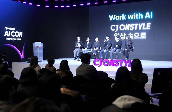CJ온스타일이 지난 1일 개최한 사내 AI 컨퍼런스 ‘AI CON(에이아이콘)’ 현장.ⓒCJ온스타일