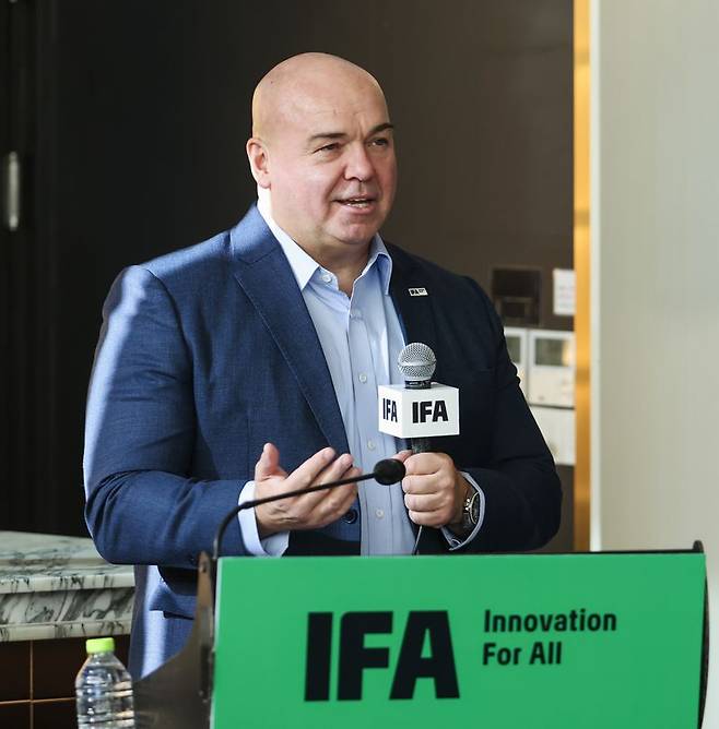 라이프 린드너 국제가전박람회(IFA) 매니지먼트 최고경영자(CEO)가 2일 오전 서울 콘래드호텔에서 열린 'IFA 2026 한국 미디어 간담회'에서 IFA 2026에 대해 설명하고 있다. IFA 제공