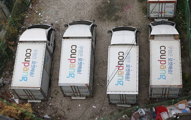 11월30일 오후 서울 중구 한 쿠팡 차고지에 차량이 주차돼 있다. 최현수 기자 emd@hani.co.kr