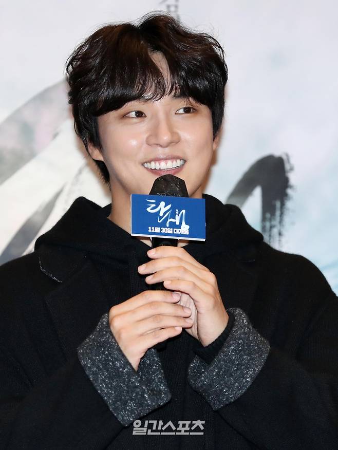 "배우 윤시윤이 29일 오후 서울 용산구 CGV용산아이파크몰애서 진행된 영화 ‘탄생’ VIP시사회에 참석해 인사말을 하고 있다. ‘탄생’은 조선 근대의 길을 열어젖힌 개척자 청년 김대건의 위대한 여정을 그린 대서사 어드벤처다. 내일(30일) 개봉. 서병수 기자 qudtn@edaily.co.kr /2022.11.29."