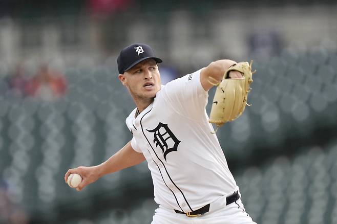 <yonhap photo-2104=""> Detroit Tigers starting pitcher Matt Manning throws during the first inning of a baseball game against the Miami Marlins, Monday, May 13, 2024, in Detroit. (AP Photo/Carlos Osorio)/2024-05-14 09:15:03/ <저작권자 ⓒ 1980-2024 ㈜연합뉴스. 무단 전재 재배포 금지, AI 학습 및 활용 금지></yonhap>