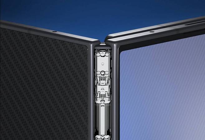 트라이폴딩 구조에 최적화한 아머 플렉스 힌지를 적용했다 / 출처=삼성전자