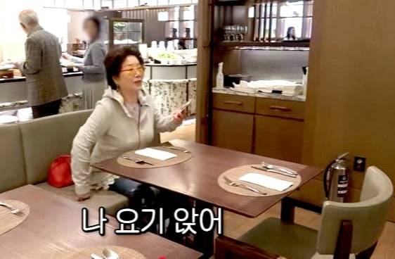 선우용여가 유튜브 채널에서 호텔에서 조식을 자주 먹는다고 말해 화제가 됐다. / 출처=유튜브 화면 갈무리.