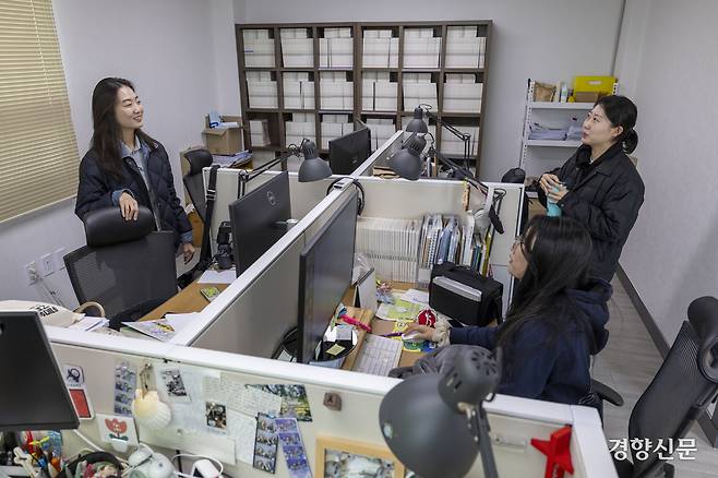 월간 옥이네 기자들은 농촌 이동권 취재를 위해 각각 충북 보은군, 경남 김해시, 경남 함안군을 다녀왔다. 기자들이 각자 지역에서 취재한 내용을 공유하고 있다.