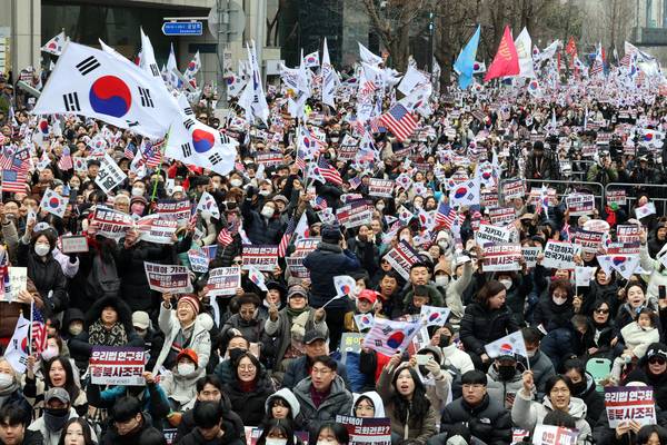 Participants chant slogans at an anti-impeachment rally organized by the Protestant group ‘Save Korea’ in Geumnam-ro, Gwangju, last February. / Yonhap News