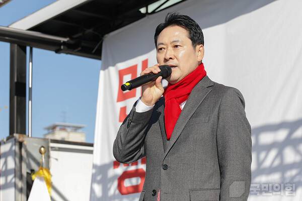 ▲장동혁 국민의힘 대표가 1일 인천 주안역 1번 출구 앞 민생회복 법치수호 인천 국민대회에서 연설을 하고 있다. 사진=국민의힘