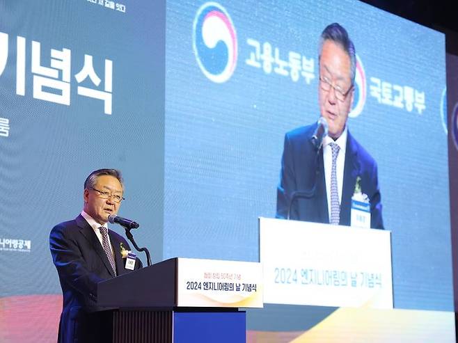 [서울=뉴시스] 한국엔지니어링협회는 창립 50주년을 맞아 12일 오후 서울 강남구 그랜드인터컨티넨탈 파르나스에서 '기후 변화에 대응하기 위한 엔지니어링의 역할'을 주제로 엔지니어링 국제포럼을 개최했다. 사진은 이해경 엔지니어링협회장. (사진=엔협 제공) 2024.06.12 photo@newsis.com *재판매 및 DB금지 *재판매 및 DB 금지