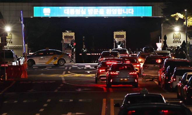 윤석열 당시 대통령이 비상계엄령을 선포했다가 해제했던 지난 2024년 12월 4일 새벽 서울 용산 대통령실 앞에 있었던 바리케이드가 제거되어 있다. 세계일보 자료사진