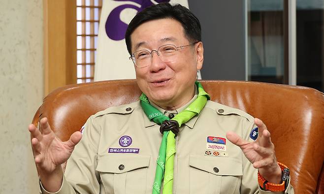 이찬희 한국스카우트연맹 총재는 지난 11월 27일 세계일보와 인터뷰에서 “청소년들의 꿈과 희망을 키워주는 게 우리의 책임”이라고 말했다. 그는 “청소년에 대한 정부와 지자체의 관심과 지원이 대한민국 미래에 대한 투자라는 생각을 가져주셨으면 좋겠다”고 강조했다. 이제원 선임기자