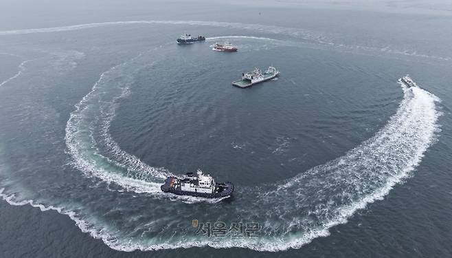 지난달 25일 인천 연안여객터미널 앞바다에서 ‘레디코리아(READY Korea) 4차 합동훈련’이 열렸다. 행정안전부를 중심으로 29개 기관이 참여한 이번 훈련은 행안부, 인천시, 해양경찰청 등 29개 기관과 67대 장비, 직원 600여명이 참여해 대규모로 진행됐다.