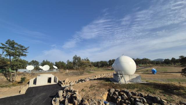 제주 제주시 한림읍 상대리 컨텍 아시안스페이스파크(ASP)에서 가동 중인 지상국 안테나. 김윤수 기자