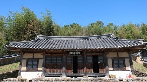 주세붕이 배향된 덕연서원, 함안군 칠원읍. /김석환