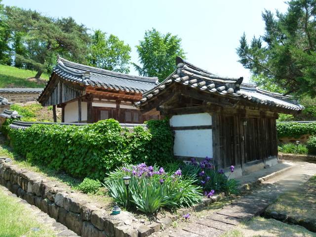 대산 이상정을 기리는 대산 사당. 이방수 종손은 지난 3월 산불에서 종가를 지키기 위해 밤새 소방차를 지원받아 물을 뿌렸다. 불천위 위패를 지켜내기 위해 대구 본가로 옮겼었다고 들려주기도 했다.