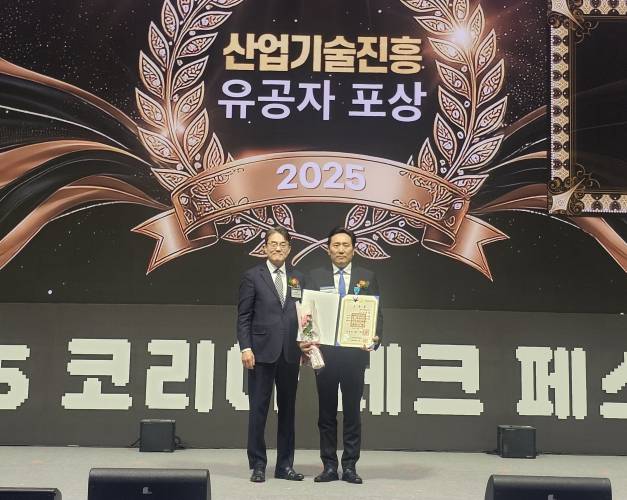 이의일 엑셀세라퓨틱스 대표이사(오른쪽) (사진=엑셀세라퓨틱스)