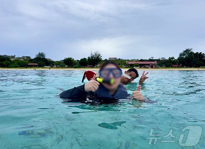 투숙객이 스노클링을 하고 있다. ⓒ News1 이민주 기자