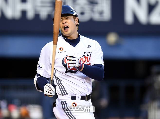 두산 김재환이 10일 서울 잠실구장에서 열린 2025 KBO 리그 한화와 경기 2회말 1사 헛스윙을 하고 있다. 잠실 | 최승섭 기자 thunder@sportsseoul.com