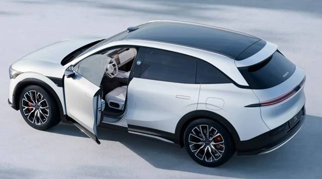 3일 업계에 따르면 중국 지리 홀딩 그룹의 프리미엄 전동화 브랜드 지커는 전날 중국 항저우 지커 타워에서 에이치모빌리티ZK·아이언EV·KCC모빌리티·ZK모빌리티 등 국내 4개 파트너사와 딜러 계약을 체결하며 한국 진출을 공식화했다. /지커홈페이지 갈무리