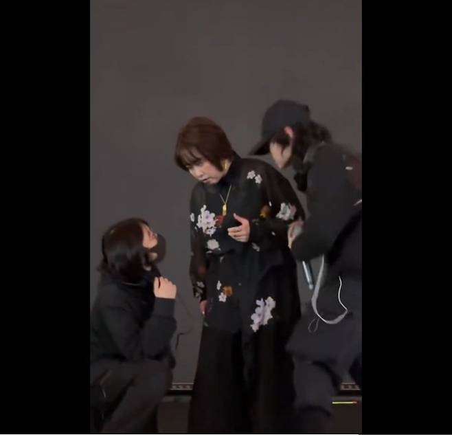 애니메이션 '원피스' 주제가로 알려진 가수 오쓰키 마키는 지난달 28일 상하이에서 열린 '반다이 남코 페스티벌 2025' 무대에 올랐다가 노래 도중 갑자기 조명이 꺼지고 음향이 끊기는 상황을 겪었다. 현지에선 중국의 한일령에 따른 보복 조치라는 해석이 나왔다. (사진=X 갈무리) 2025.11.30. *재판매 및 DB 금지 /사진=뉴시스