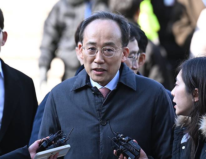 국민의힘 추경호 의원(전 원내대표)이 2일 서울 서초구 서울중앙지방법원에서 열린 구속 전 피의자 심문(영장실질심사)에 출석하며 발언하고 있다. [사진=연합뉴스]