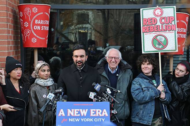 New York City Mayor-elect Zohran Mamdani (L) and U.S. Senator Bernie Sanders join striking Starbucks workers in New York on Dec. 1, [AFP/YONHAP]