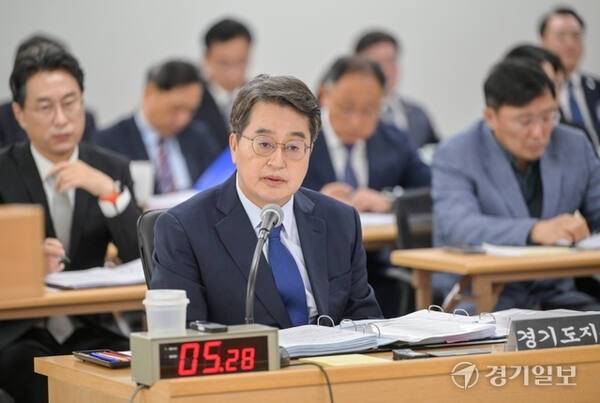 김동연 경기도지사가 21일 경기도 수원시 영통구 경기도청에서 열린 국회 행정안전위원회의 경기도에 대한 국정감사에서 질의에 답변하고 있다. 경기일보 DB