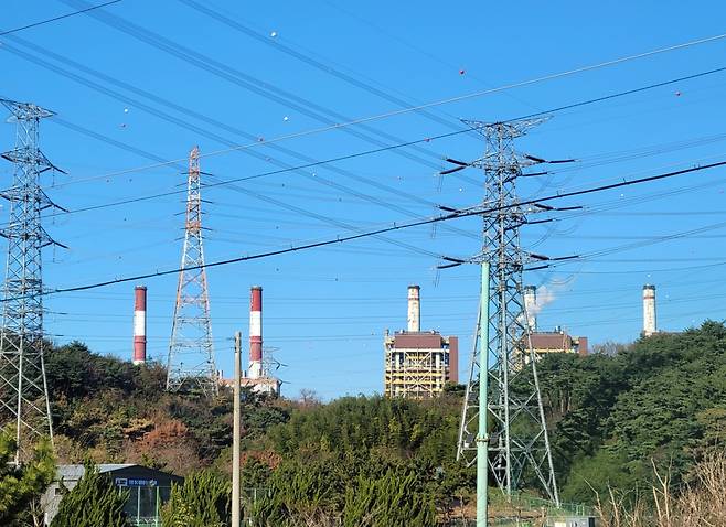 중부발전이 운영하는 보령 소재 석탄화력 발전소 전경/사진= 권다희 기자